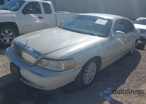 2005 Lincoln Town Car Signature from USA, damaged, VIN 1LNHM81W25Y644290